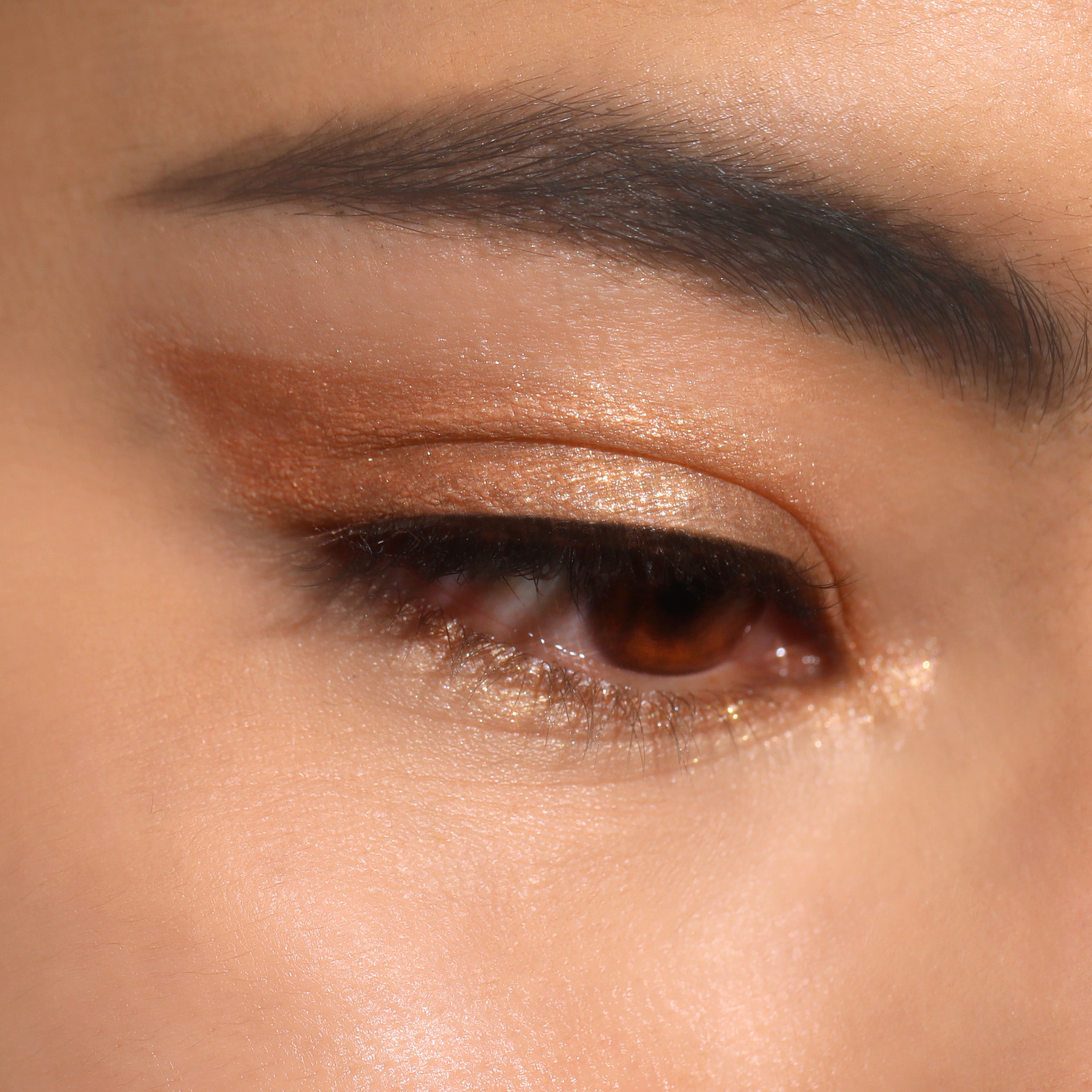 Statement Shimmer Liner (001, Golden Beige)